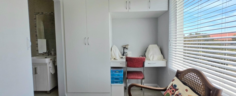 5 Bedroom Property for Sale in Franskraal Western Cape